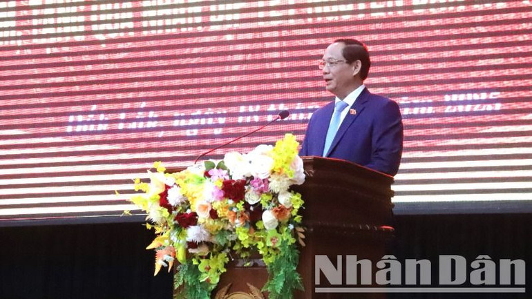 Phó Chủ tịch Quốc hội Trần Quang Phương phát biểu và chúc Tết cán bộ, chiến sĩ Công an tỉnh Đắk Lắk.