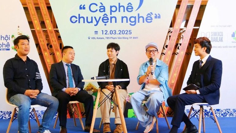 Talkshow cà-phê và chuyện nghề năm nay, các diễn giả chia sẻ về câu chuyện cà-phê đặc sản, cầu nối đưa thế hệ trẻ đến gần hơn với tương lai bền vững.