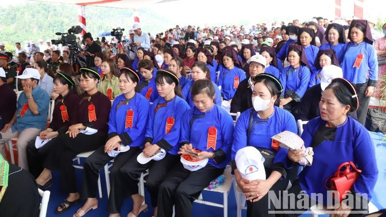 Đông đảo đồng bào các dân tộc xã Cư Yang, huyện Ea Kar dự lễ khánh thành Cụm công trình đầu mối hồ chứa nước Krông Pách Thượng giai đoạn 1.