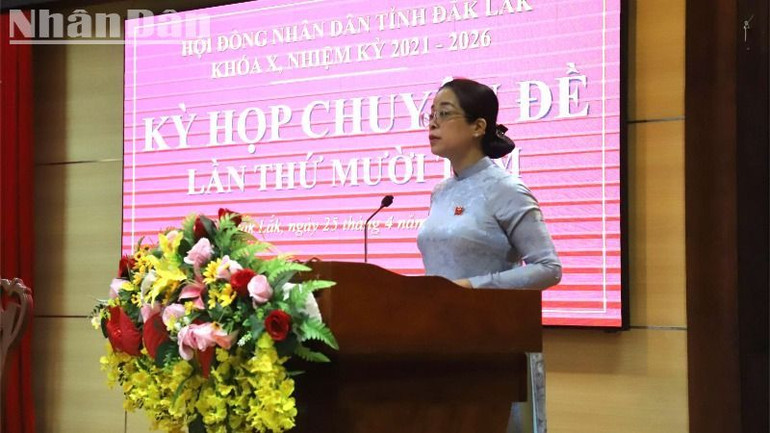 Phó Bí thư Thường trực Tỉnh ủy, Chủ tịch Hội đồng nhân dân tỉnh Đắk Lắk Huỳnh Thị Chiến Hòa phát biểu bế mạc Kỳ họp. Phó Bí thư Thường trực Tỉnh ủy, Chủ tịch Hội đồng nhân dân tỉnh Đắk Lắk Huỳnh Thị Chiến Hòa phát biểu bế mạc Kỳ họp.