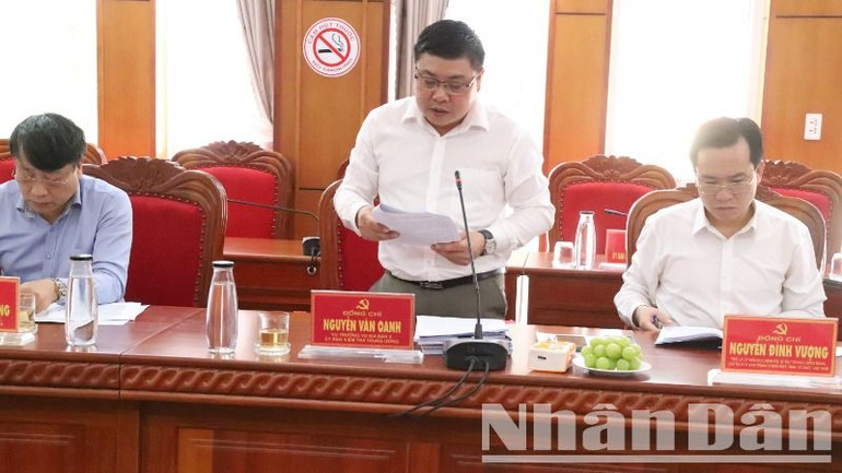 Đồng chí Nguyễn Văn Oanh, Vụ trưởng Vụ Địa phương V, Ủy ban Kiểm tra Trung ương, thư ký Đoàn kiểm tra số 1922 thông báo dự thảo báo cáo kết quả kiểm tra đối với Ban Thường vụ Tỉnh ủy Đắk Lắk. Đồng chí Nguyễn Văn Oanh, Vụ trưởng Vụ Địa phương V, Ủy ban Kiểm tra Trung ương, thư ký Đoàn kiểm tra số 1922 thông báo dự thảo báo cáo kết quả kiểm tra đối với Ban Thường vụ Tỉnh ủy Đắk Lắk.