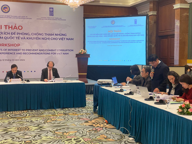 Các đại biểu góp ý tại hội thảo.