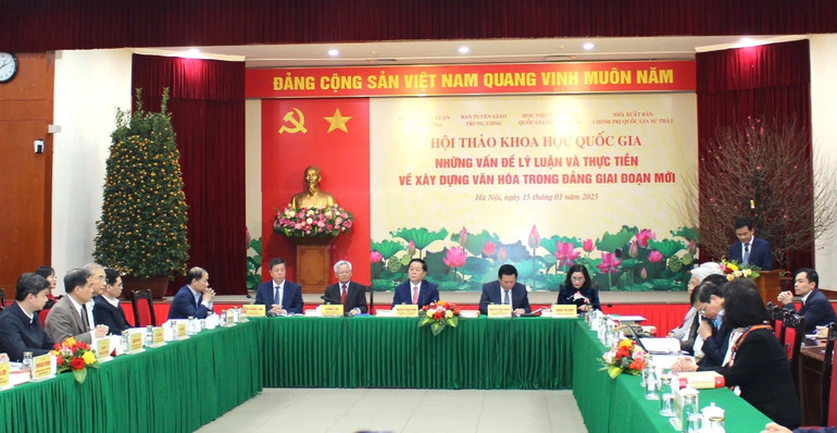 Các đại biểu trao đổi tại hội thảo. Các đại biểu trao đổi tại hội thảo.