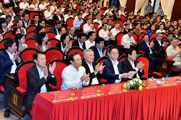 Các đại biểu dự hội nghị.