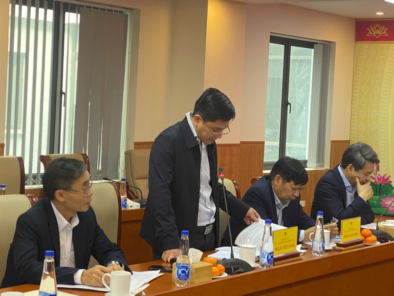 Các đại biểu thảo luận đóng góp ý kiến.