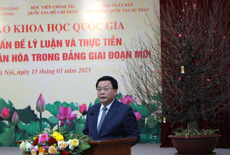 Đồng chí Nguyễn Xuân Thắng phát biểu khai mạc và đề dẫn hội thảo. Đồng chí Nguyễn Xuân Thắng phát biểu khai mạc và đề dẫn hội thảo.