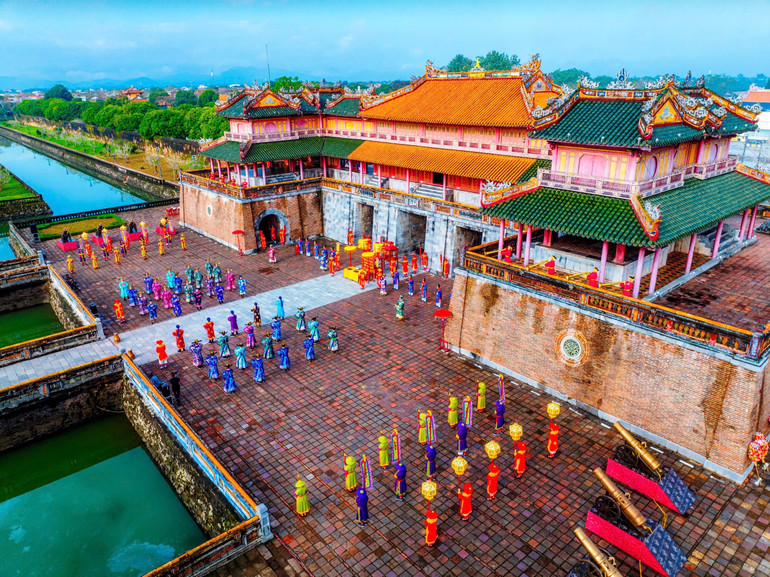 Hình ảnh các di sản văn hóa vật thể trong quần thể di tích ở Thừa Thiên Huế được giới thiệu và chỉ dẫn chi tiết trên Huế S.