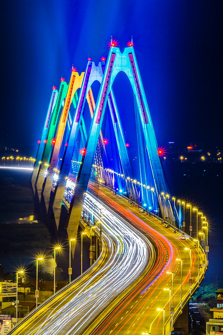 Cầu Nhật Tân (Hà Nội) về đêm Cầu Nhật Tân (Hà Nội) về đêm