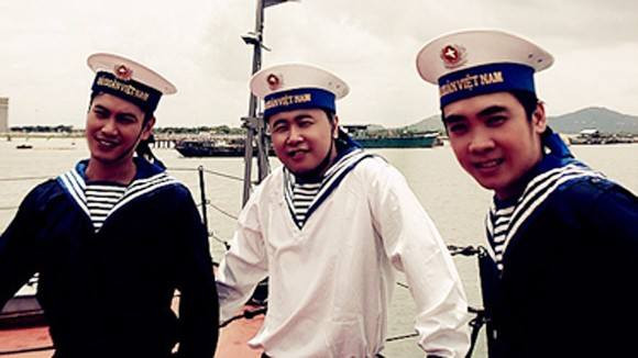 Bài hát Tổ quốc nhìn từ biển được nhóm nhạc Artista thu âm và phổ biến rộng rãi ngay lập tức