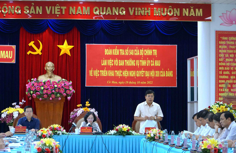 Bí thư Tỉnh ủy Cà Mau tiếp thu ý kiến đóng góp và các chỉ đạo của Đoàn kiểm tra tại buổi công bố dự thảo. Bí thư Tỉnh ủy Cà Mau tiếp thu ý kiến đóng góp và các chỉ đạo của Đoàn kiểm tra tại buổi công bố dự thảo.