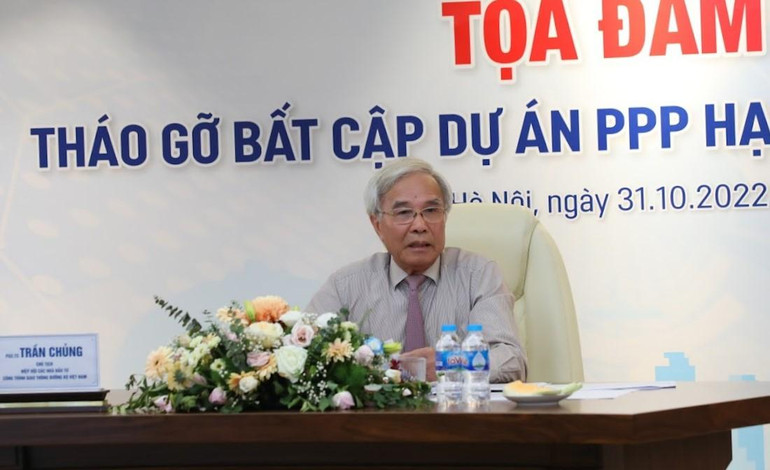 PGS, TS Trần Chủng, Chủ tịch VARSI, phát biểu ý kiến tại tọa đàm.