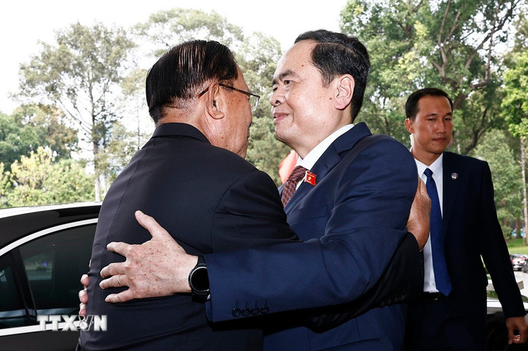 Chiều 29/4/2025, tại Thành phố Hồ Chí Minh, Chủ tịch Quốc hội Trần Thanh Mẫn hội kiến Chủ tịch Đảng Nhân dân Campuchia Hun Sen nhân dịp sang Việt Nam dự Lễ kỷ niệm 50 năm Ngày Giải phóng miền nam, thống nhất đất nước (30/4/1975-30/4/2025). (Ảnh: Doãn Tấn/TTXVN) Chiều 29/4/2025, tại Thành phố Hồ Chí Minh, Chủ tịch Quốc hội Trần Thanh Mẫn hội kiến Chủ tịch Đảng Nhân dân Campuchia Hun Sen nhân dịp sang Việt Nam dự Lễ kỷ niệm 50 năm Ngày Giải phóng miền nam, thống nhất đất nước (30/4/1975-30/4/2025). (Ảnh: Doãn Tấn/TTXVN)