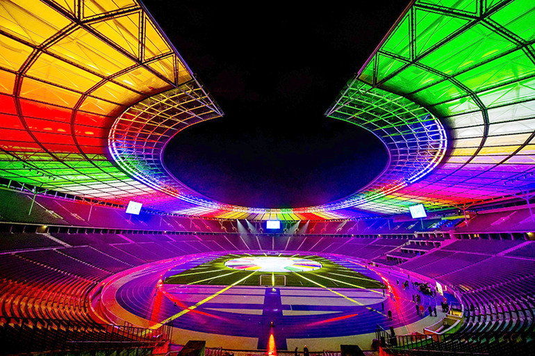 Sân vận động Olympiastadion Berlin đầy sắc mầu. Sân vận động Olympiastadion Berlin đầy sắc mầu.