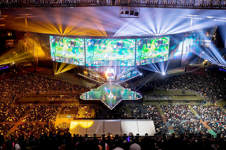 Sau sân khấu hoành tráng là đầy rẫy những cám dỗ. (Ảnh: VIRESA)