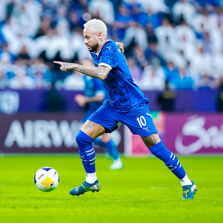 Neymar luôn thu hút mọi thứ kể cả việc chấn thương hay đi nghỉ dưỡng.