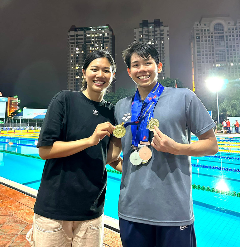 Hai chị em Ánh Viên và Quang Thuấn. (Ảnh: FBNV)