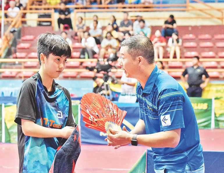 HLV Mạnh Cường hướng dẫn trò cưng Trần Mai Ngọc. Ảnh: Duy Linh HLV Mạnh Cường hướng dẫn trò cưng Trần Mai Ngọc. Ảnh: Duy Linh