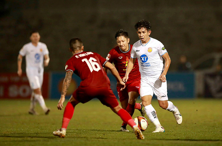 Hồng Duy trong mầu áo Thép Xanh Nam Định. (Ảnh: TXNĐ)