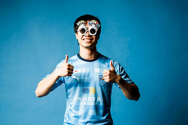 Công Phượng và món quà sinh nhật ngày 30 Tết tại Yokohama FC. (Ảnh: YFC)