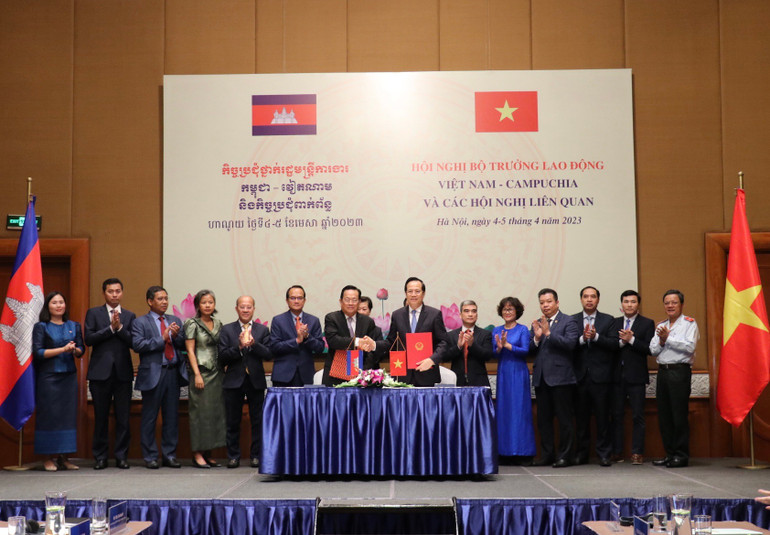 Bộ trưởng hai nước ký kết Bản ghi nhớ về hợp tác lao động giai đoạn 2022-2027.