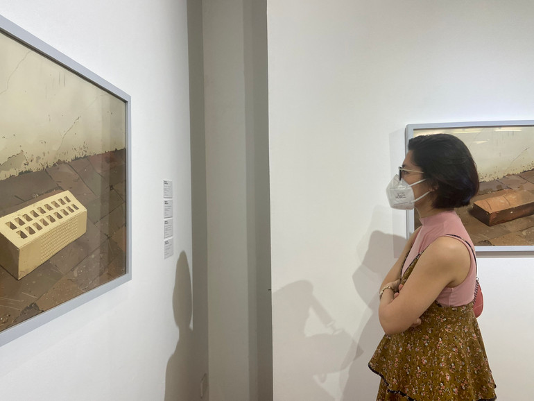 Người xem bị thu hút bởi kỹ thuật chụp và đồ họa trong mỗi tác phẩm. Người xem bị thu hút bởi kỹ thuật chụp và đồ họa trong mỗi tác phẩm.