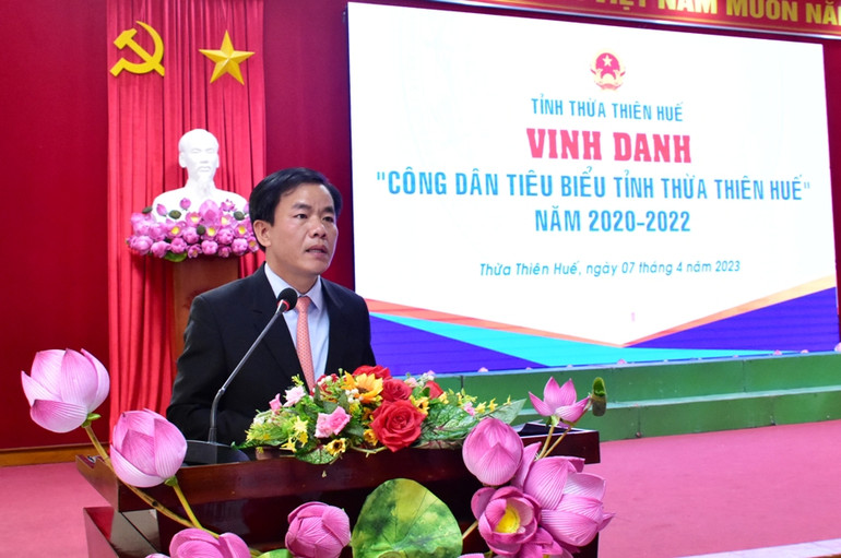 Chủ tịch Ủy ban nhân dân tỉnh Nguyễn Văn Phương phát biểu tại buổi lễ.