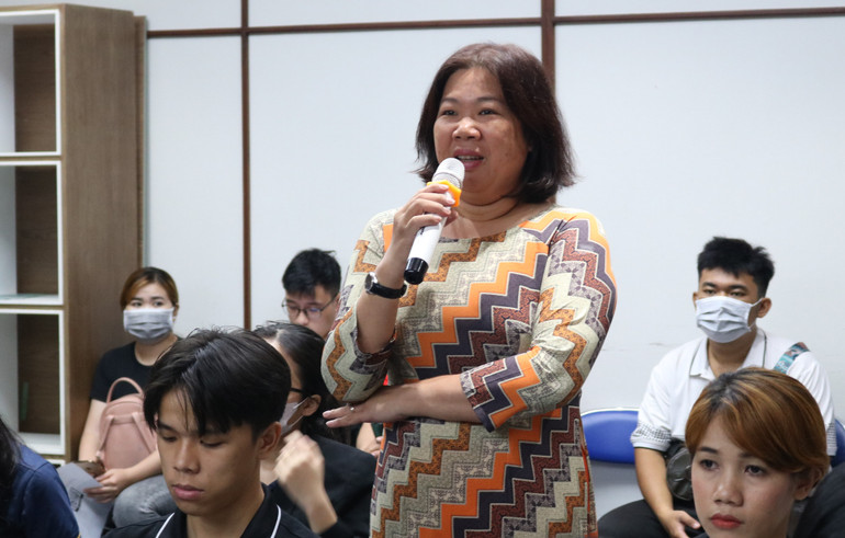 Đại biểu phát biểu ý kiến tại hội thảo.