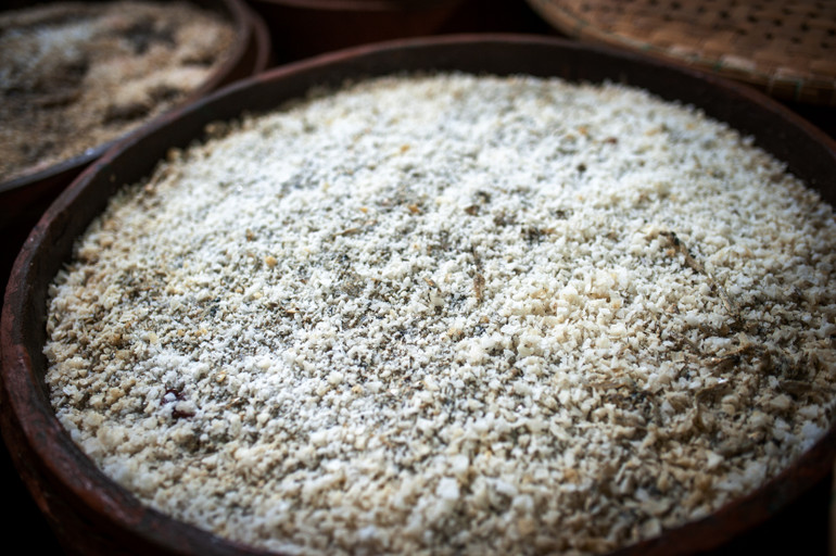 Nước mắm Nam Ô ngày nay thường được làm từ cá cơm và muối Cà Ná.