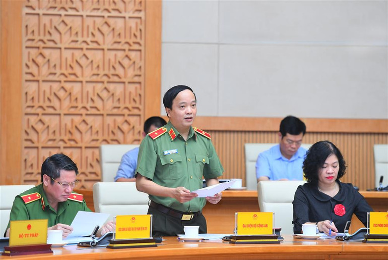 Thiếu tướng Đặng Hồng Đức, Chánh Văn phòng Bộ Công an báo cáo kết quả công tác phòng, chống ma túy năm 2022 của Bộ Công an.