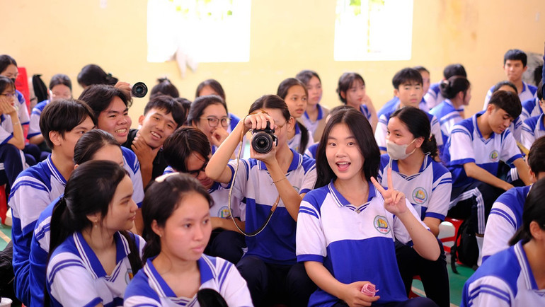 Học sinh THPT tham gia chương trình “Để trở thành công dân số”.