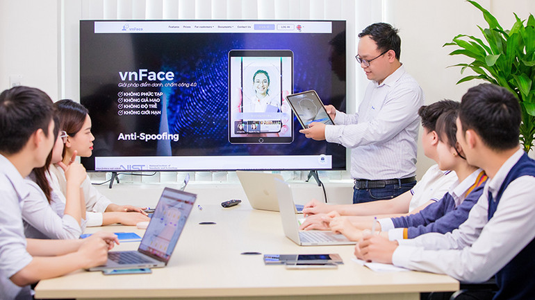 VNPT AI hiện có đội ngũ hơn 120 chuyên gia AI, 5.000 kỹ sư công nghệ thông tin với cùng mục tiêu xây dựng Hệ sinh thái Trợ lý AI chuyên biệt cho người Việt. (Ảnh: VNPT AI)