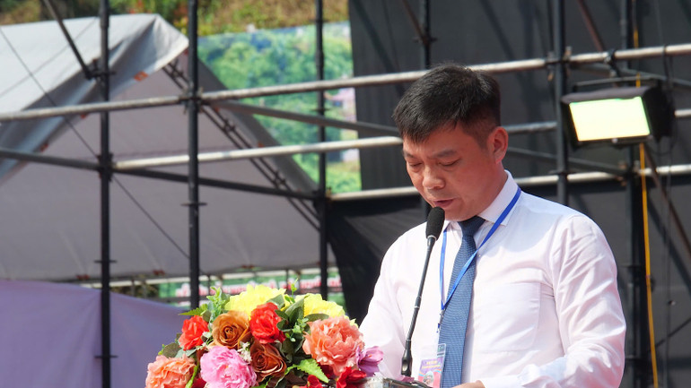 Lãnh đạo Ủy ban nhân dân huyện Bảo Yên (Lào Cai) công bố và giới thiệu lễ hội.