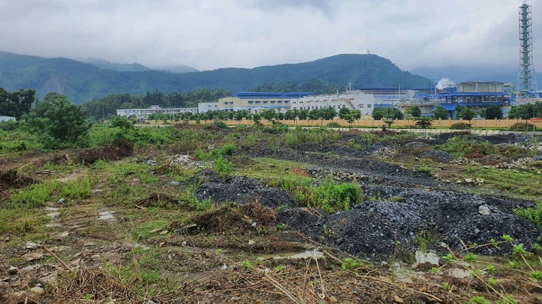 Khu đất để triển khai xây dựng Nhà máy cáp điện Nexus tại thôn Tân Hồng, xã Bản Qua, huyện Bát Xát (Lào Cai) đang bị bỏ hoang.