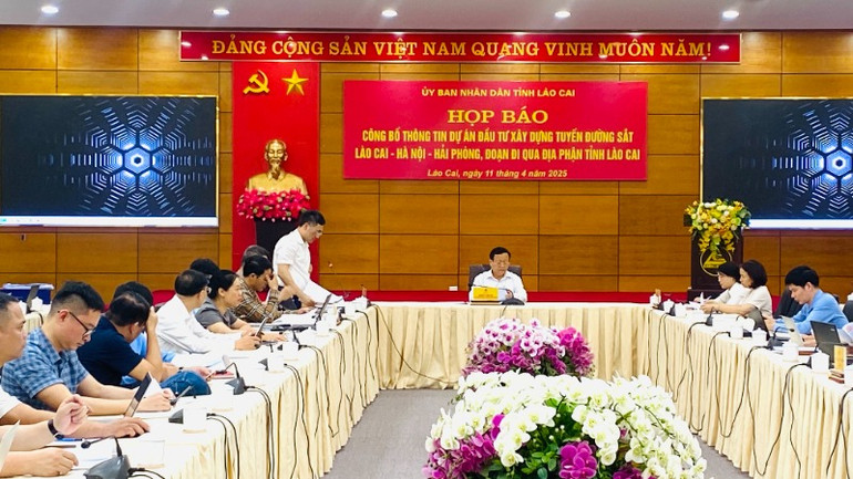 Toàn cảnh buổi họp báo chiều 11/4 tại Lào Cai.