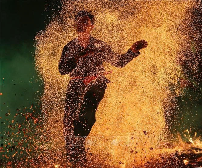 Lễ hội nhảy lửa của bà con dân tộc ở huyện Bắc Hà. Lễ hội nhảy lửa của bà con dân tộc ở huyện Bắc Hà.