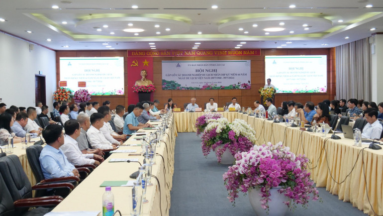 Hội nghị gặp gỡ các doanh nghiệp du lịch tại Lào Cai chiều 12/7.