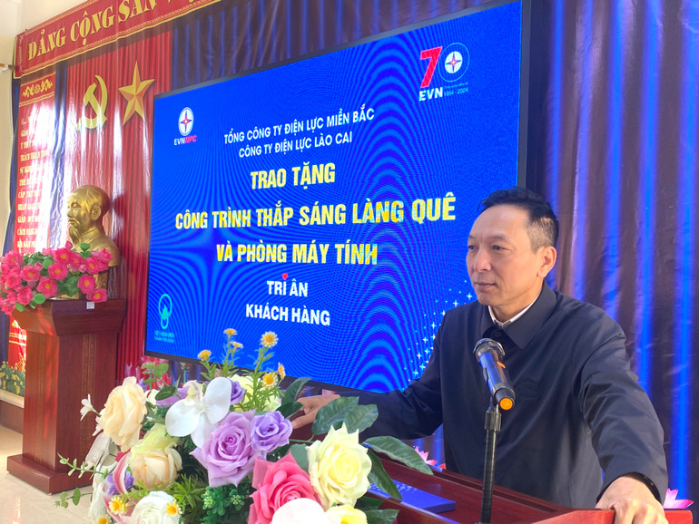 Giám đốc Công ty Điện lực Lào Cai Nguyễn Anh Tuấn phát biểu.