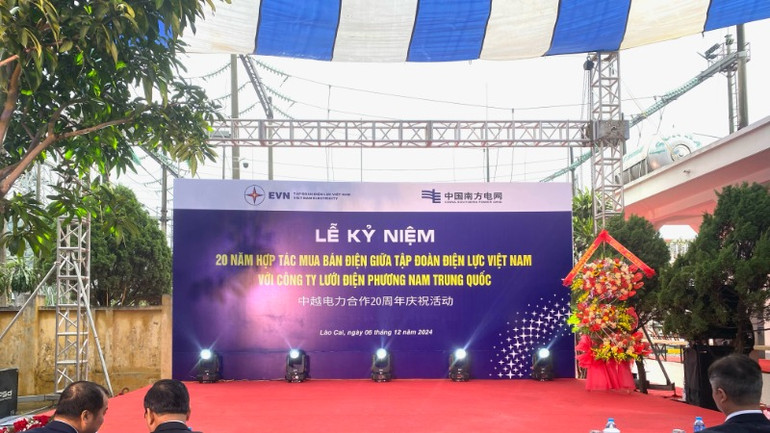 Lễ kỷ niệm 20 năm hợp tác mua bán điện Việt Nam-Trung Quốc tại thành phố Lào Cai sáng 6/12.
