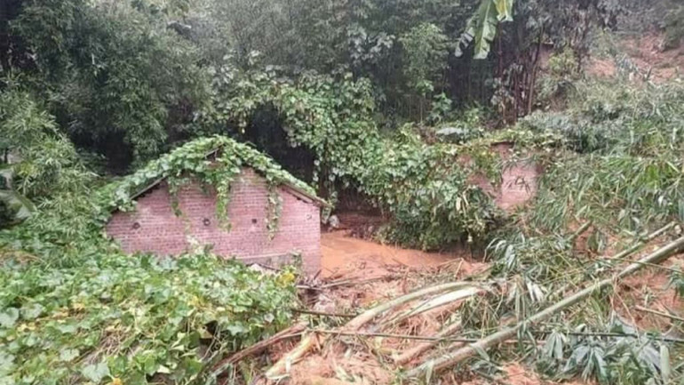 Sạt lở đất làm chết 12 người, Lào Cai công bố tình huống khẩn cấp về thiên tai.