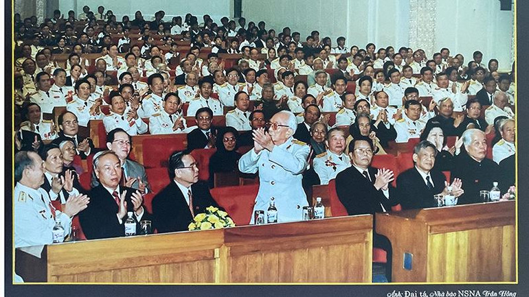 Bức ảnh quý giá về Đại tướng Võ Nguyên Giáp. Bức ảnh quý giá về Đại tướng Võ Nguyên Giáp.