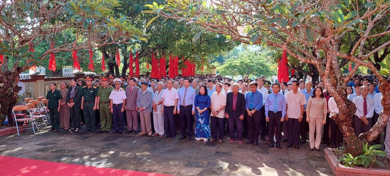 Lễ dâng hương kỷ niệm 92 năm Ngày thành lập Chi bộ Đảng Cộng sản đầu tiên ở Phú Yên.