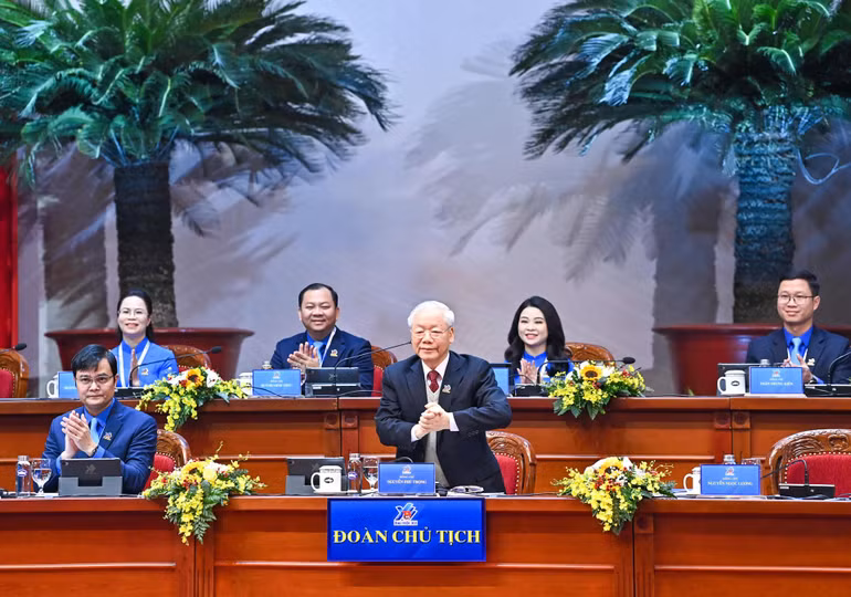 Tổng Bí thư Nguyễn Phú Trọng tham gia Đoàn Chủ tịch đại hội. Tổng Bí thư Nguyễn Phú Trọng tham gia Đoàn Chủ tịch đại hội.