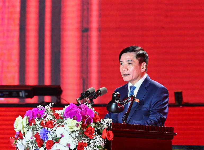 Tổng Thư ký, Chủ nhiệm Văn phòng Quốc hội Bùi Văn Cường công bố Nghị quyết số 469/NQ-UBTVQH15 ngày 15/2/2022 của Ủy ban Thường vụ Quốc hội về việc thành lập các phường thuộc thị xã Phổ Yên và thành lập thành phố Phổ Yên, tỉnh Thái Nguyên.