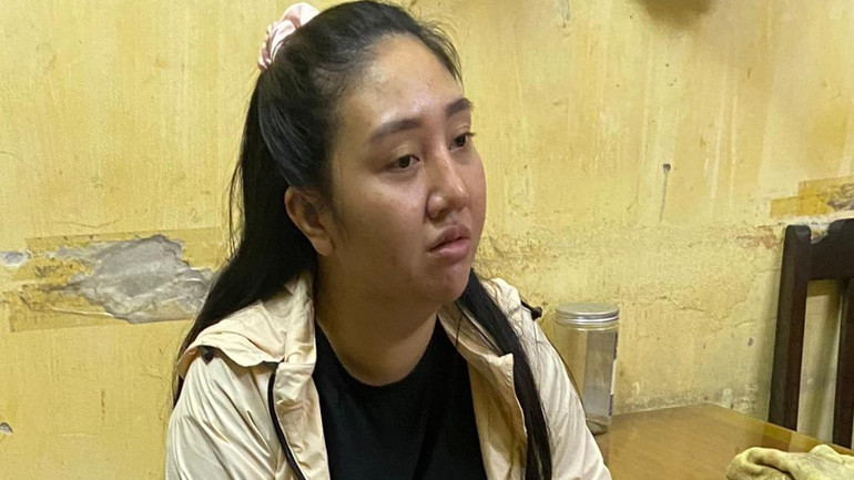 Đối tượng Trần Thị Hoàng Anh lợi dụng chuyến bay giải cứu để lừa đảo chiếm đoạt nhiều tỷ đồng. (Ảnh: Công an cung cấp)