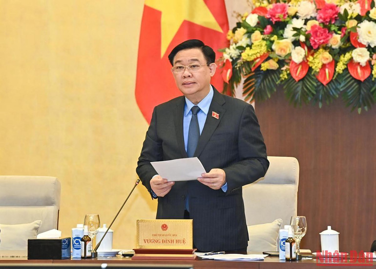 Chủ tịch Quốc hội Vương Đình Huệ phát biểu khai mạc phiên họp.