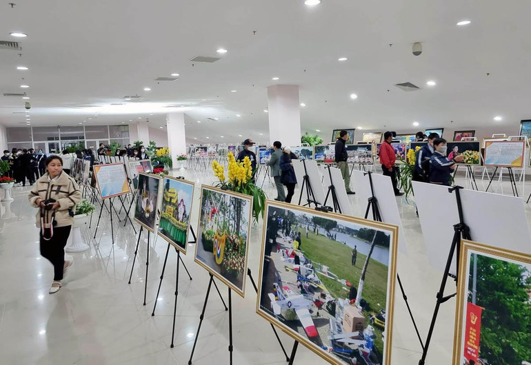 Không gian triển lãm ảnh “Đà Lạt qua 8 kỳ Festival Hoa”.