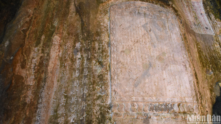 Văn bia Phổ Đà sơn linh trung Phật do Thiền sư Huệ Đạo Minh biên soạn (năm Canh Thìn, 1640) được đánh giá là có giá trị nhất nhì trong hệ thống ma nhai Ngũ Hành Sơn.