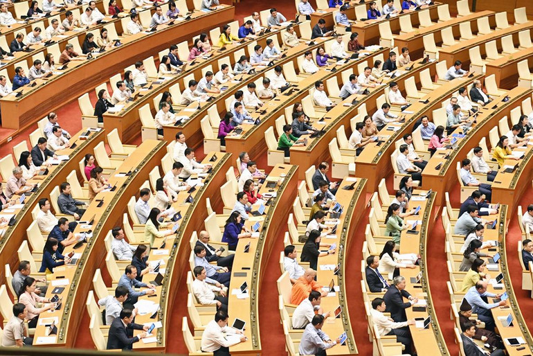 Các đại biểu Quốc hội tham dự Phiên chất vấn và trả lời chất vấn tại Hội trường Diên Hồng.