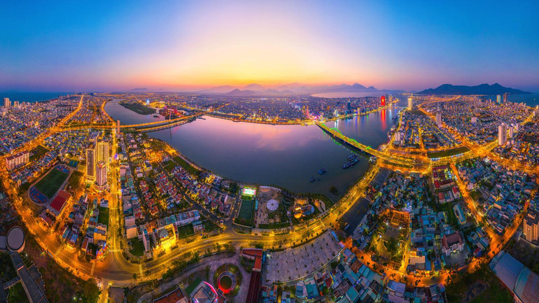 Tác phẩm "Đà Nẵng" của tác giả Huỳnh Văn Truyền. Tác phẩm "Đà Nẵng" của tác giả Huỳnh Văn Truyền.