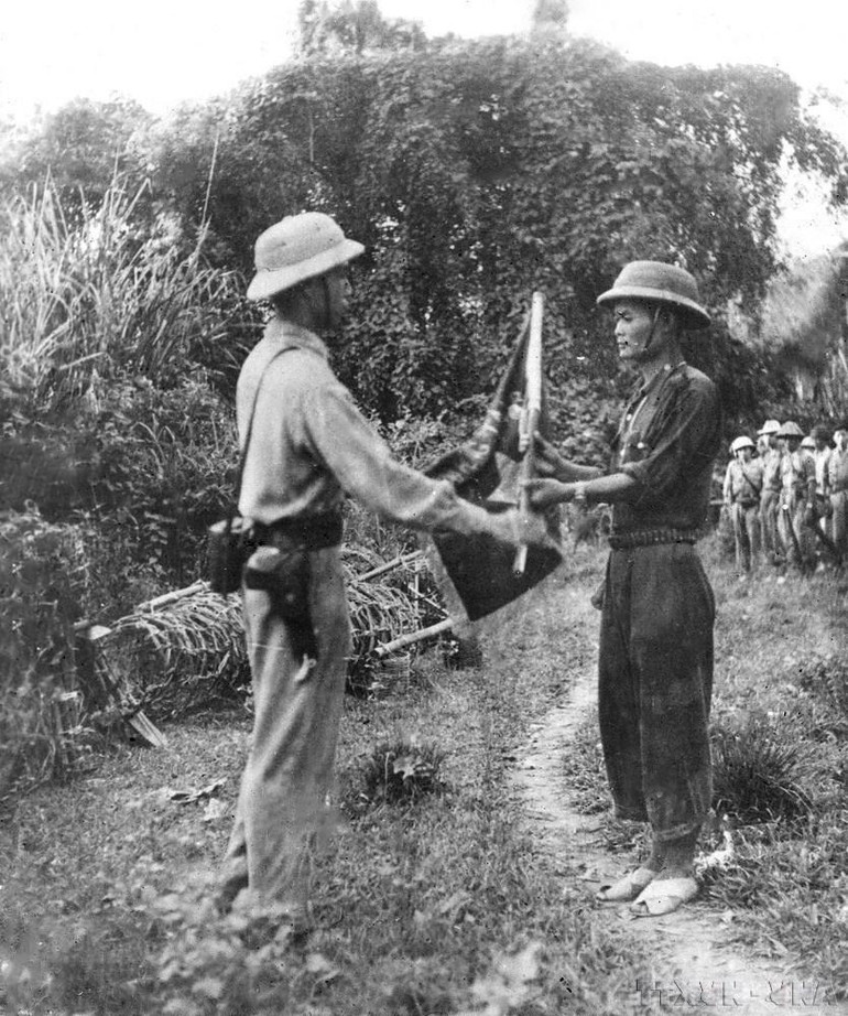 Chiến thắng Tây Bắc năm 1952 đã đi vào lịch sử, khẳng định sự trưởng thành vượt bậc trên nhiều phương diện của quân đội nhân dân Việt Nam dưới sự lãnh đạo của Đảng. Trong ảnh: Các đơn vị tham gia chiến dịch chuẩn bị xuất phát. (Ảnh: TTXVN)